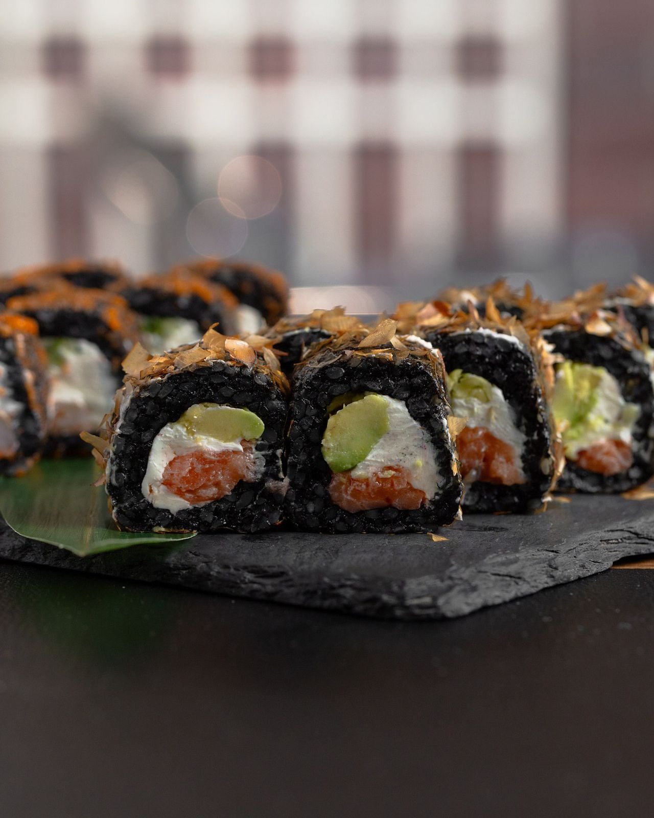 Black Bonito Salmon roll 8 ədəd